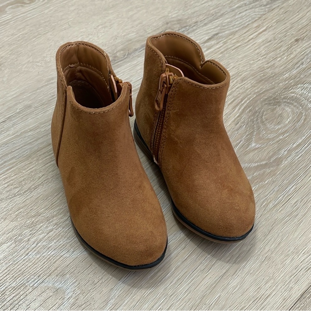 Cat & Jack toddler tan zip up boots